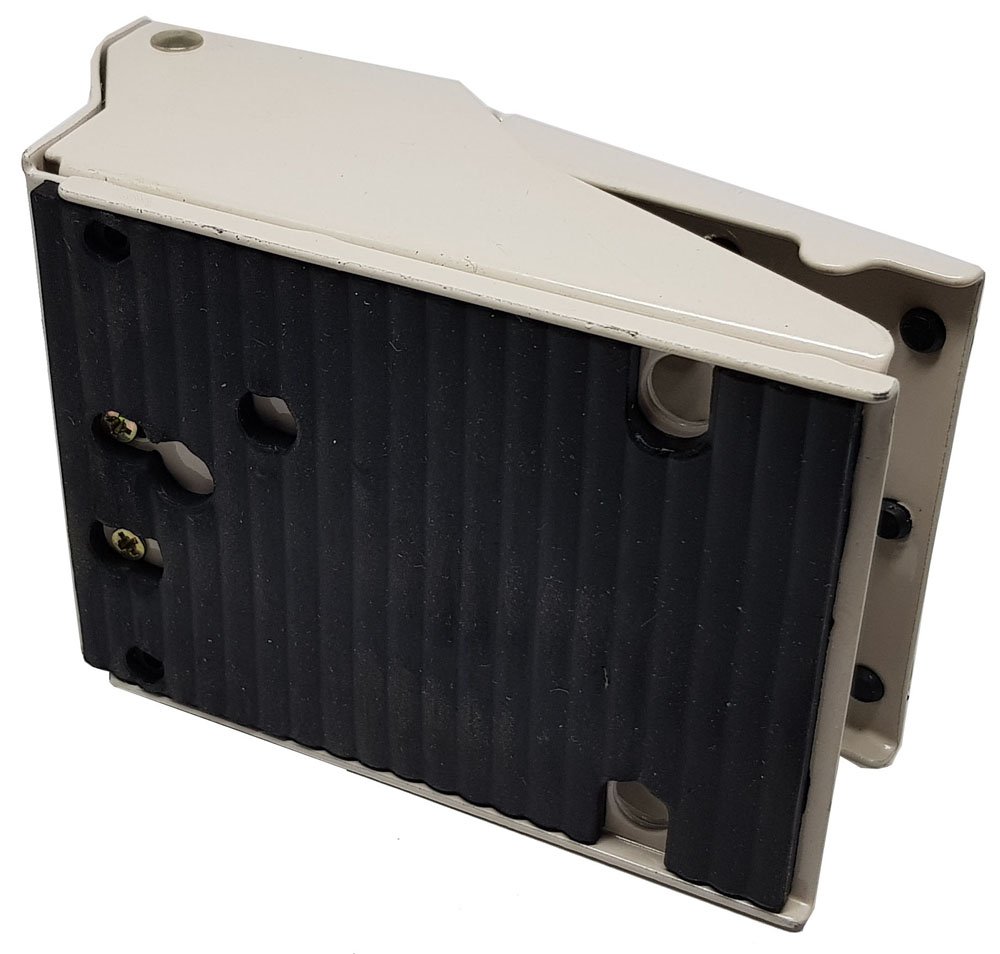 VÁLVULA PNEUMÁTICA ACIONAMENTO PEDAL 3/2 VIAS 1/4 KFF RETORNO MOLA -FV320