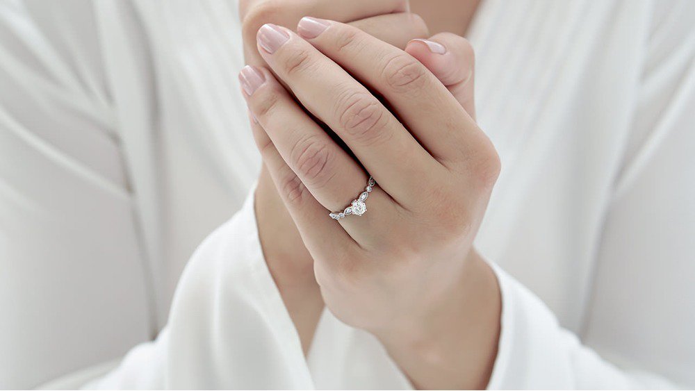 Anel de Noivado Gran Destiny I (mão)