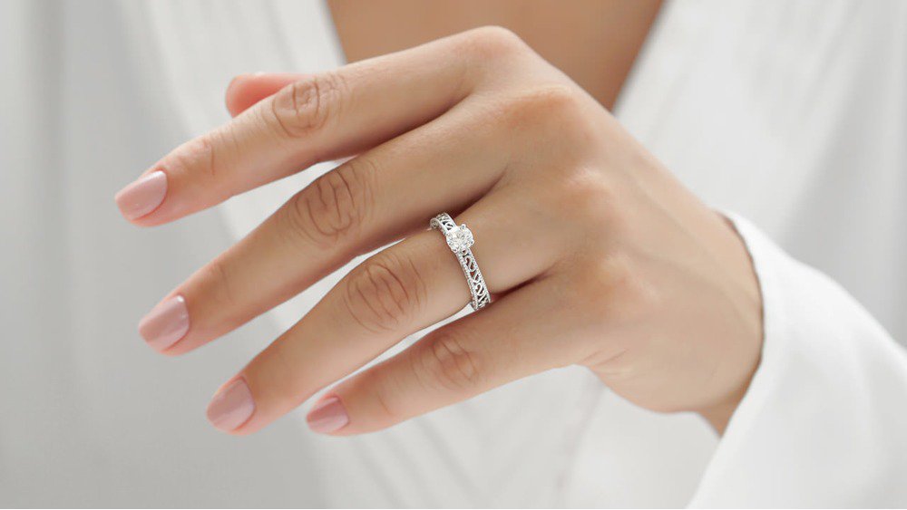 Anel de Noivado Relique I (mão)