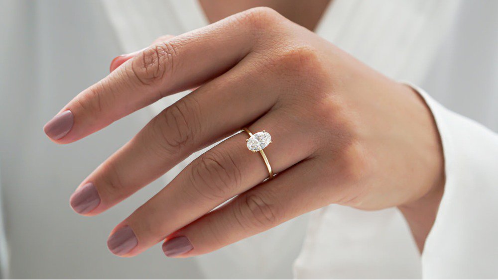 Anel de Noivado Aura II (mão)