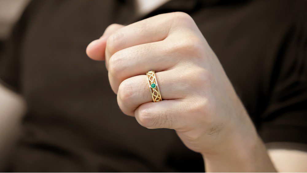 Anel de Formatura de Medicina Serpens II (mão vs2)